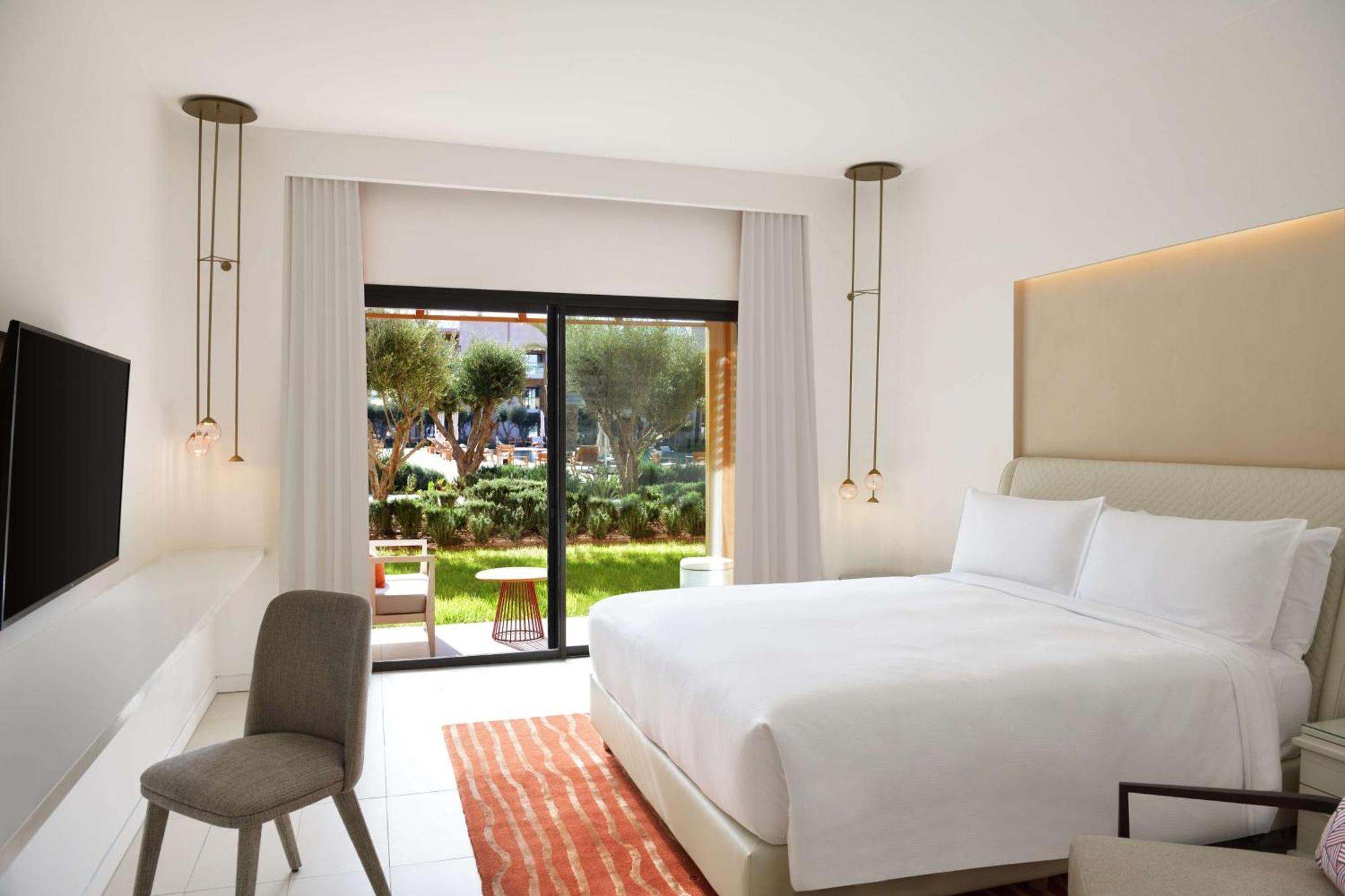 Hilton Bay & Hotel